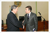﻿Вручение медали к 20-летию независимости Казахстана